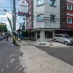 Reddoorz Plus Near Mangga Besar Station 2